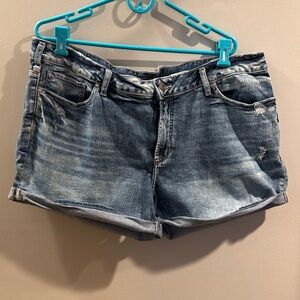 Silver jeans co plus size 20 denim denim jean shorts. Length 4inches euc
